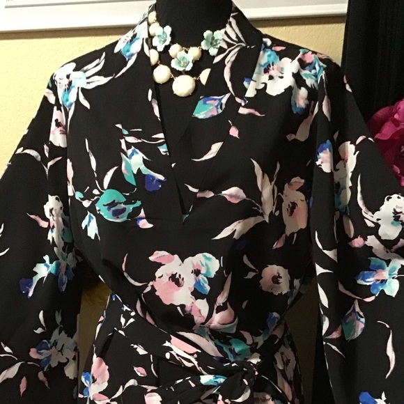 🌺NWT LANE BRYANT 14/16 or 22/24 TROPICAL FLORAL TOP - Picture 4 of 12